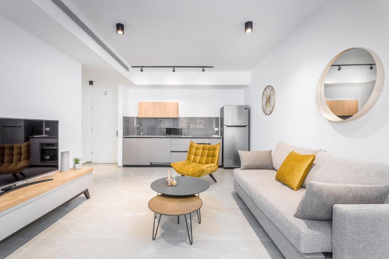 Stunning 1 Bdr With Balcony On Sheinkin St Apartamento Tel Aviv Exterior foto